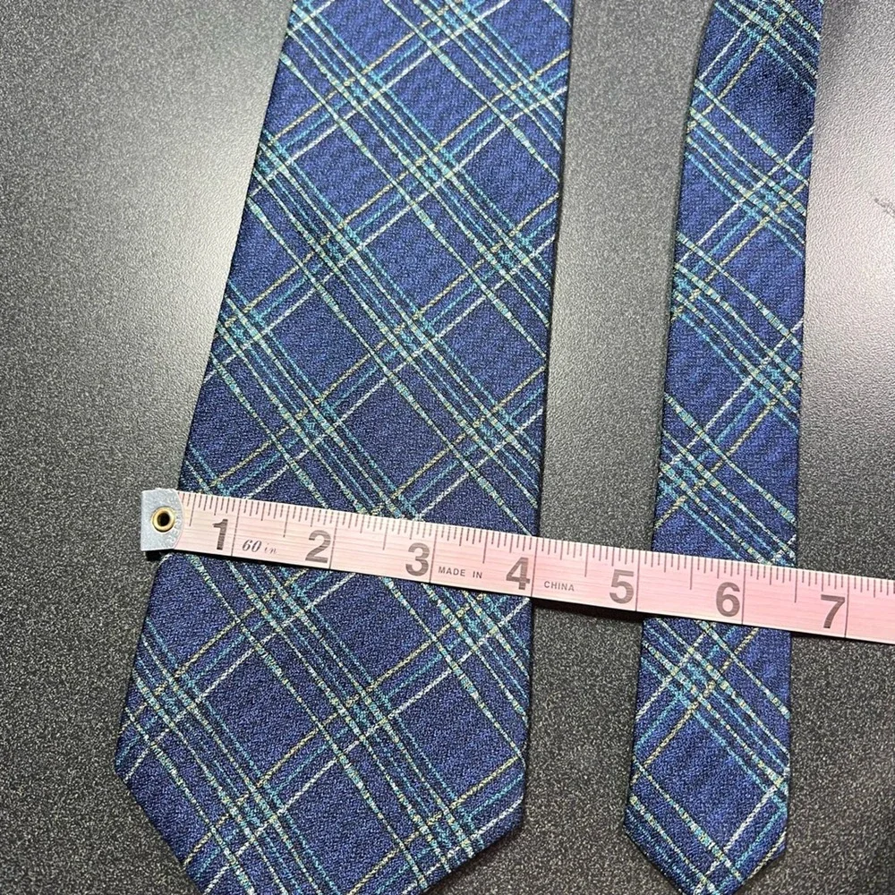 Guess Mens Tie Necktie Multicolor Plaid 100% Silk Tied Wide Classic USA 56 In